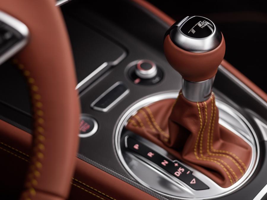 Детали интерьера Audi TT Roadster 20 Years (8S) 2018 года  (WW) (фото 2 из 44)
